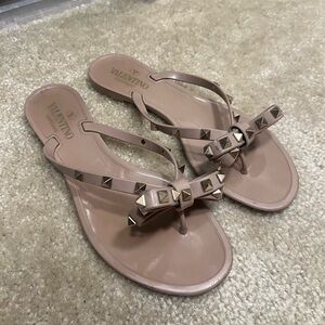 Valentino Women’s Rockstud Rubber Slipper in Poudre